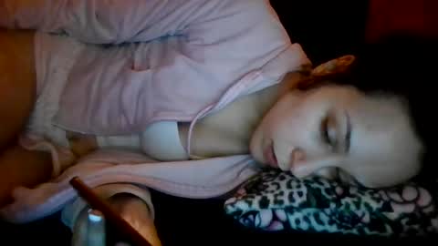 Snapshot of twizzytoxic22 chatting on 06/17/26, 02:36 twizzytoxic22 online show from 06/17/26, 02:36