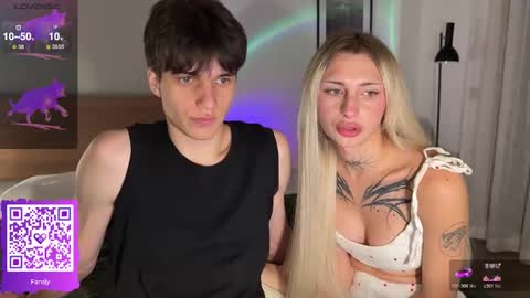 Snapshot of twl8vibe chatting on 11/29/25, 05:05 Molly and Nick online show from 11/29/25, 05:05