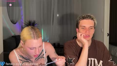 Snapshot of twl8vibe chatting on 03/18/26, 10:46 Molly and Nick online show from 03/18/26, 10:46