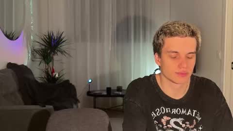 Snapshot of twl8vibe chatting on 03/26/26, 10:59 Molly and Nick online show from 03/26/26, 10:59