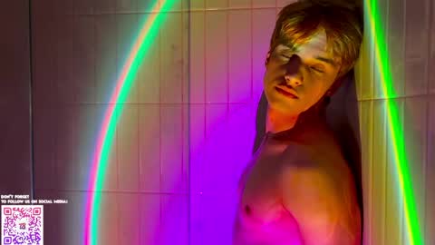 Snapshot of twl8vibe chatting on 04/18/26, 07:07 Molly and Nick online show from 04/18/26, 07:07