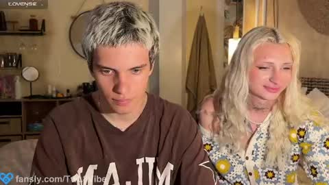 Snapshot of twl8vibe chatting on 04/20/26, 08:21 Molly and Nick online show from 04/20/26, 08:21