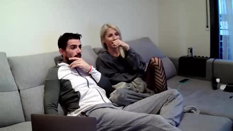 Snapshot of two_hot_to_handle chatting on 01/06/26, 04:43 two_hot_to_handle online show from 01/06/26, 04:43