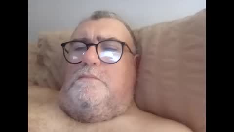 twohats2810 online show from 02/04/26, 04:35