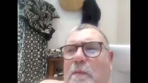 twohats2810 online show from 02/08/26, 08:23