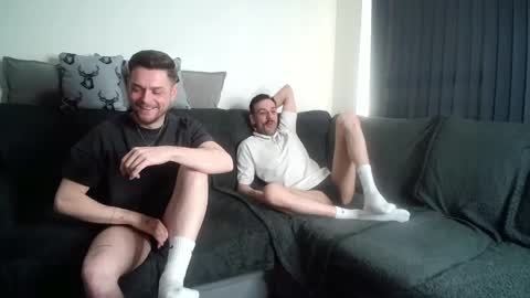 Snapshot of twotwinkhusbands chatting on 04/24/26, 06:32 RyanRowan online show from 04/24/26, 06:32