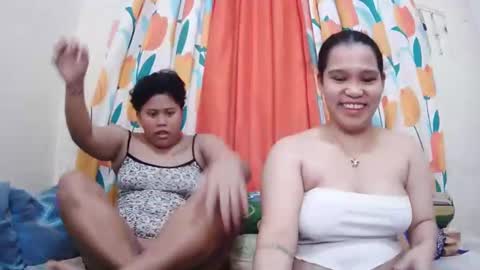 Snapshot of twowetcuties chatting on 02/07/25, 06:56 Lyn and lea online show from 02/07/25, 06:56