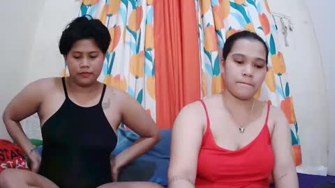 Snapshot of twowetcuties chatting on 02/13/25, 05:58 Lyn and lea online show from 02/13/25, 05:58