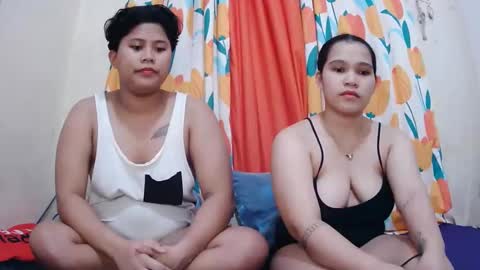 Snapshot of twowetcuties chatting on 02/16/25, 08:43 Lyn and lea online show from 02/16/25, 08:43