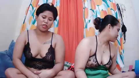 Snapshot of twowetcuties chatting on 02/20/25, 02:40 Lyn and lea online show from 02/20/25, 02:40