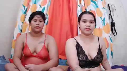 Snapshot of twowetcuties chatting on 03/04/25, 11:54 Lyn and lea online show from 03/04/25, 11:54