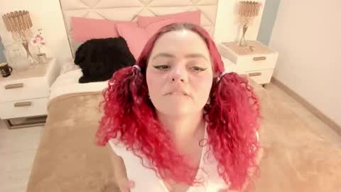 Twiggy online show from 10/20/25, 08:09