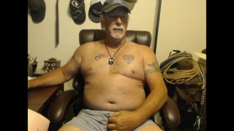 Snapshot of txlobo60 chatting on 04/19/26, 02:05 txlobo60 online show from 04/19/26, 02:05
