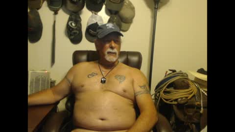 Snapshot of txlobo60 chatting on 04/21/26, 01:42 txlobo60 online show from 04/21/26, 01:42