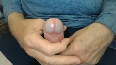 Snapshot of txpussyhound chatting on 10/19/25, 07:03 txpussyhound online show from 10/19/25, 07:03