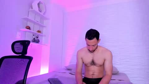 Snapshot of tyagoroberts chatting on 10/19/25, 01:01 Tyago online show from 10/19/25, 01:01