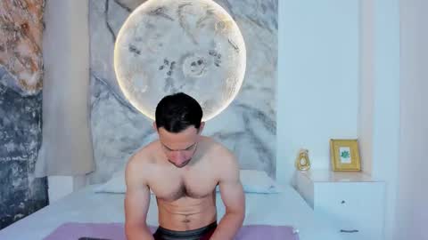 Snapshot of tyagoroberts chatting on 11/03/25, 01:01 Tyago online show from 11/03/25, 01:01