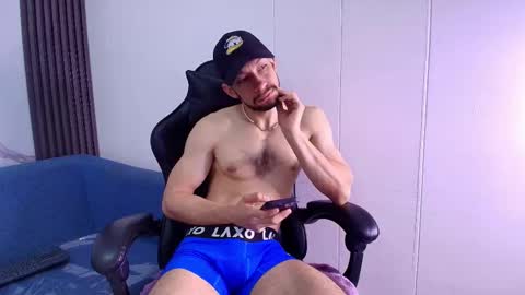 Snapshot of tyagoroberts chatting on 11/21/25, 01:54 Tyago online show from 11/21/25, 01:54