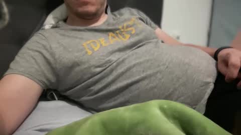 Snapshot of tyber87 chatting on 10/17/25, 08:00 Padrynhyo online show from 10/17/25, 08:00