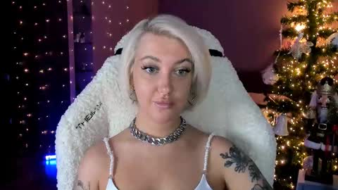 Miley online show from 12/21/24, 12:38