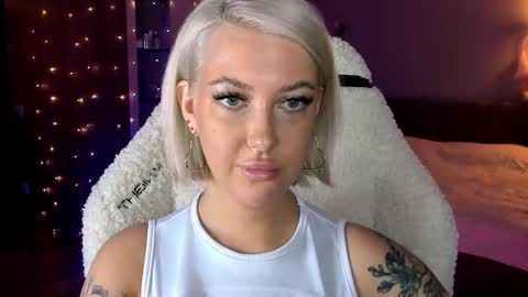 Miley online show from 01/31/25, 03:33