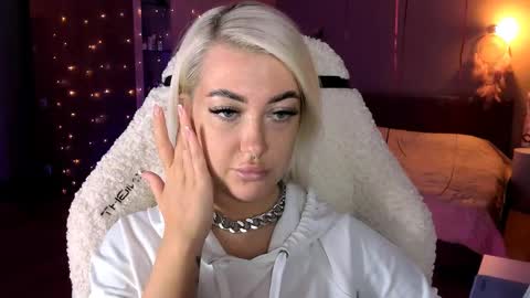 Miley online show from 02/23/25, 02:25