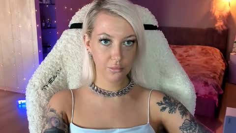 Miley online show from 10/11/25, 10:47