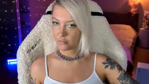 Miley online show from 10/22/25, 12:16