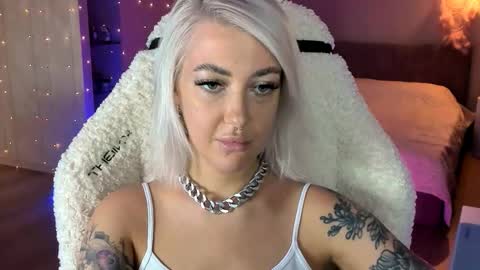 Miley online show from 11/01/25, 11:12