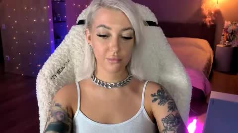 Miley online show from 11/08/25, 10:59