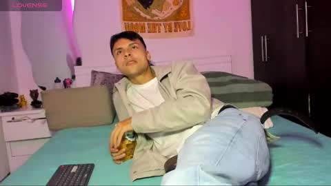 Snapshot of tyler_axel chatting on 05/04/26, 01:45 tyler_axel online show from 05/04/26, 01:45