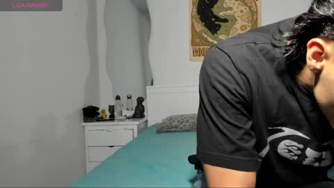 Snapshot of tyler_axel chatting on 05/11/26, 01:44 tyler_axel online show from 05/11/26, 01:44