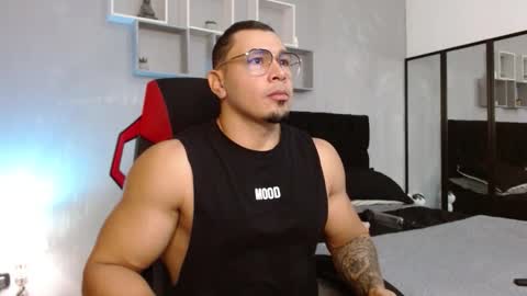 tyler_hank1 online show from 11/01/25, 10:01