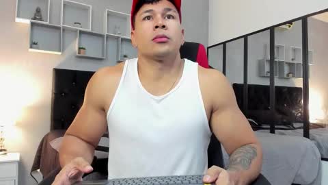 tyler_hank1 online show from 12/17/25, 08:48