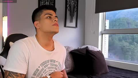 Snapshot of tyler_muscle chatting on 12/03/24, 10:18 David online show from 12/03/24, 10:18