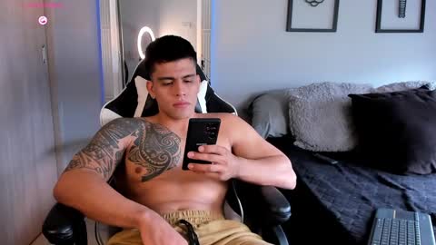 Snapshot of tyler_muscle chatting on 12/19/24, 04:46 David online show from 12/19/24, 04:46