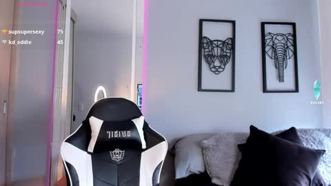 Snapshot of tyler_muscle chatting on 12/19/24, 07:51 David online show from 12/19/24, 07:51