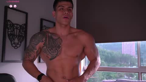 Snapshot of tyler_muscle chatting on 09/12/25, 09:59 David online show from 09/12/25, 09:59