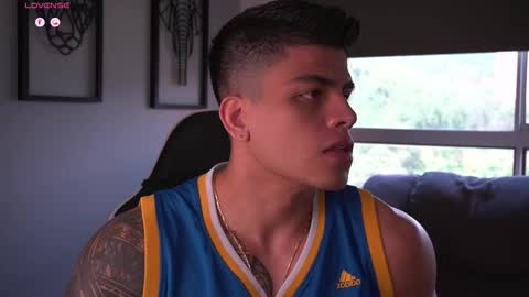 Snapshot of tyler_muscle chatting on 09/20/25, 03:57 David online show from 09/20/25, 03:57