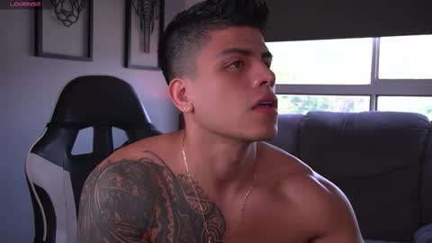 Snapshot of tyler_muscle chatting on 09/21/25, 01:13 David online show from 09/21/25, 01:13