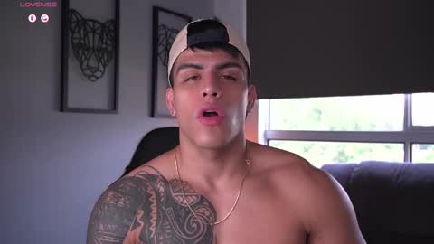 Snapshot of tyler_muscle chatting on 09/24/25, 02:09 David online show from 09/24/25, 02:09