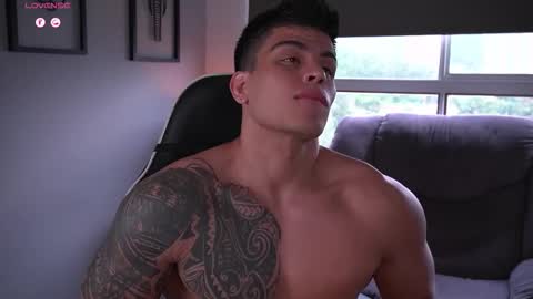 Snapshot of tyler_muscle chatting on 09/26/25, 04:00 David online show from 09/26/25, 04:00