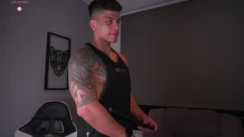 Snapshot of tyler_muscle chatting on 10/07/25, 12:30 David online show from 10/07/25, 12:30