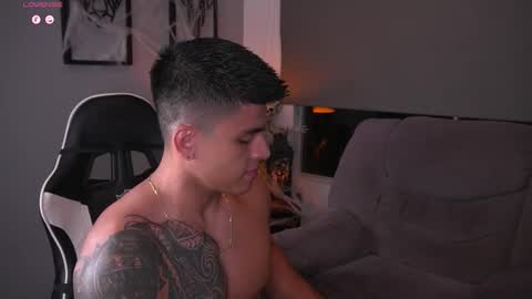 Snapshot of tyler_muscle chatting on 10/11/25, 02:33 David online show from 10/11/25, 02:33