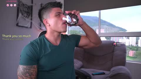 Snapshot of tyler_muscle chatting on 10/11/25, 09:02 David online show from 10/11/25, 09:02