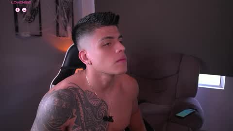 Snapshot of tyler_muscle chatting on 10/26/25, 01:39 David online show from 10/26/25, 01:39