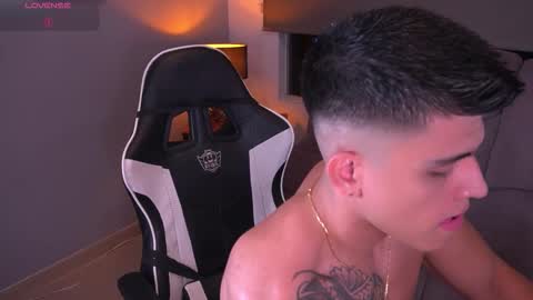 Snapshot of tyler_muscle chatting on 11/06/25, 02:12 David online show from 11/06/25, 02:12