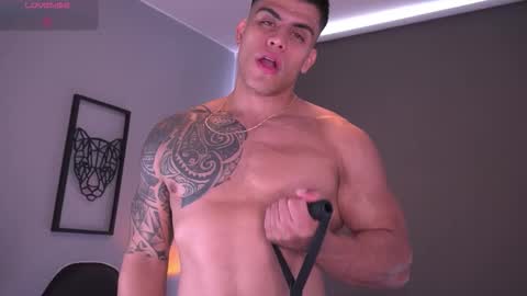 Snapshot of tyler_muscle chatting on 11/06/25, 03:24 David online show from 11/06/25, 03:24