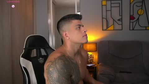 Snapshot of tyler_muscle chatting on 04/25/26, 04:37 David online show from 04/25/26, 04:37