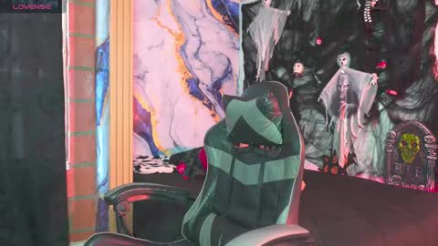 Snapshot of tyler_price01 chatting on 10/28/25, 08:33 Tyler online show from 10/28/25, 08:33